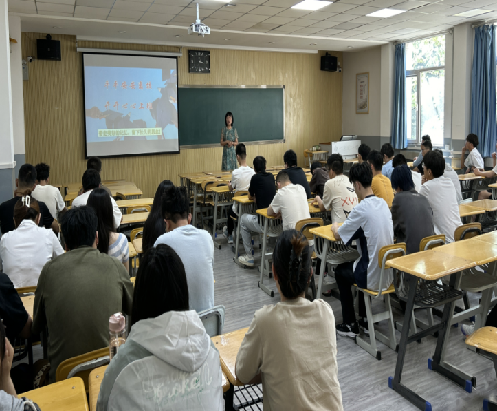 筑牢校园安全“墙”——土木学院召开安全教育班会