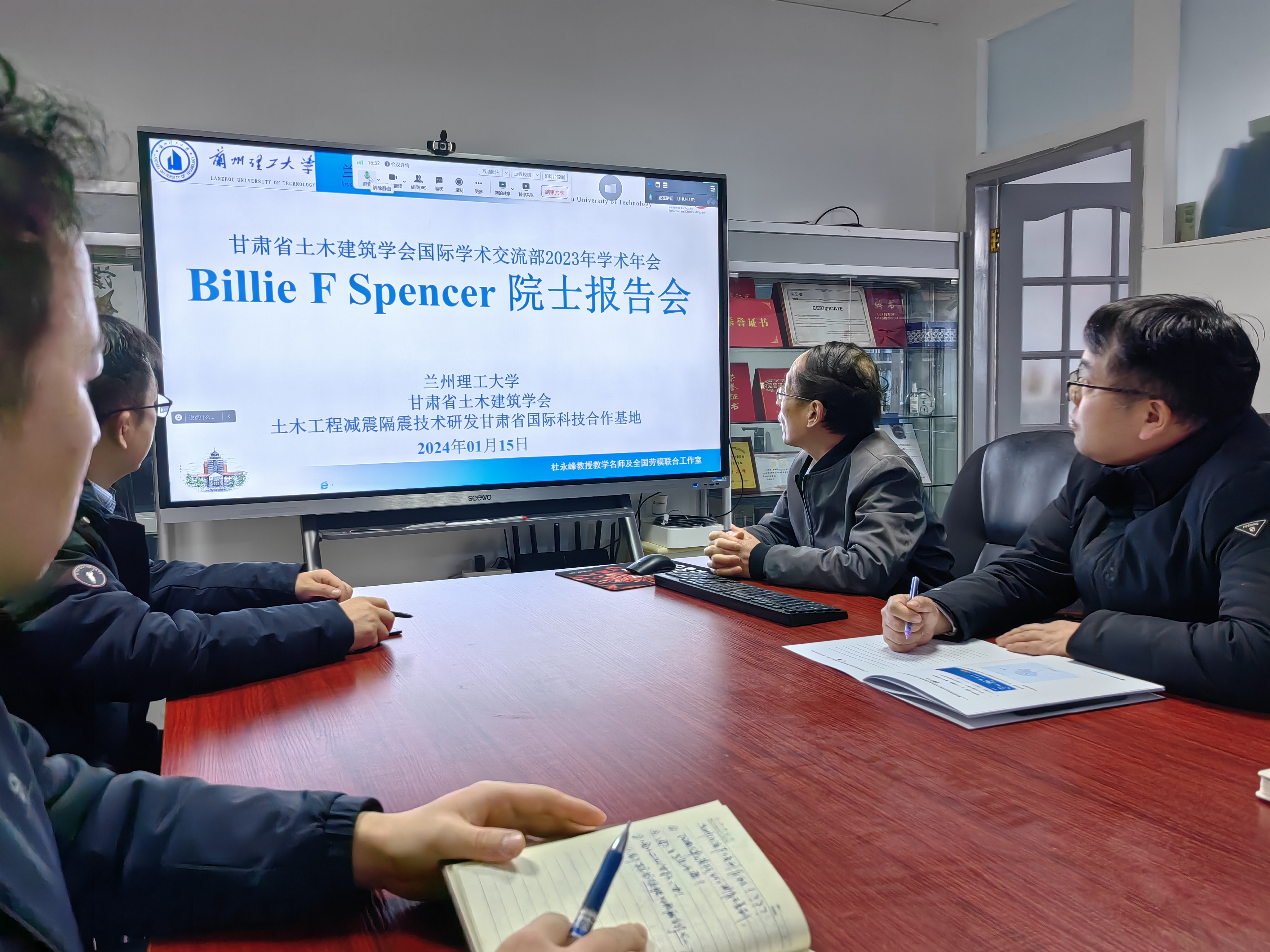 Spencer院士应邀做客土木工程学院承办的省土建学会国际部学术年会