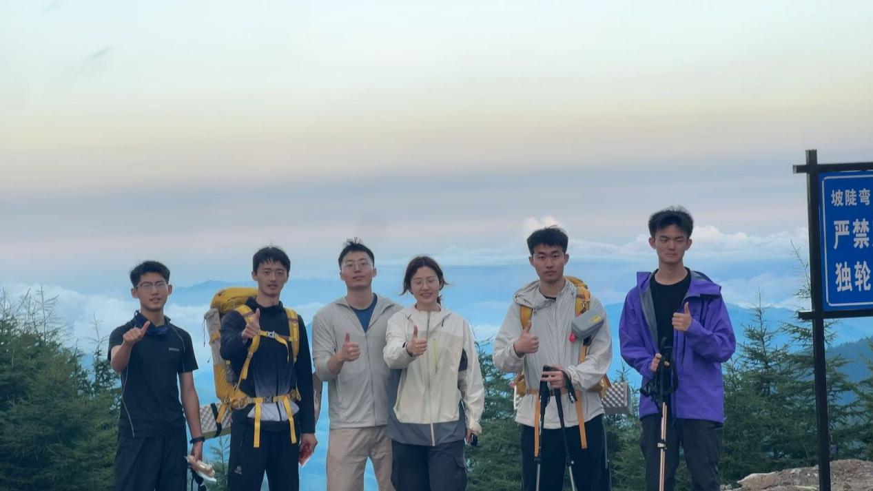 七公里山路暖心同行 红柳青年彰显担当 ——我院学子五台山徒步途中救助受伤游客